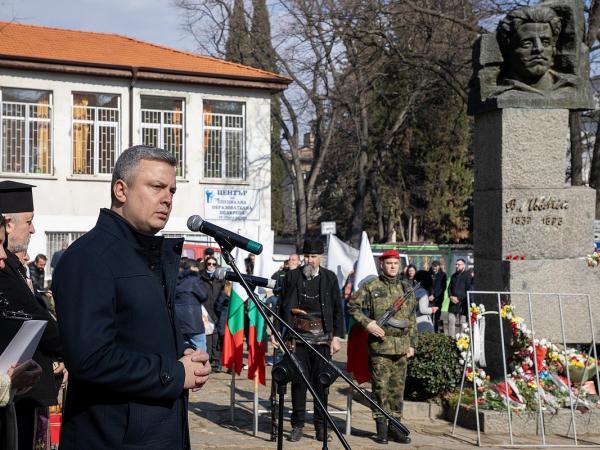Признателни старозагорци се поклониха пред паметта на Васил Левски по повод 151 години от гибелта му