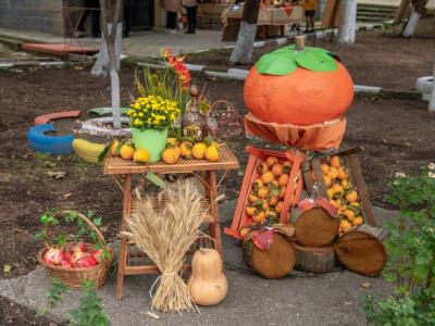 Село Хрищени чества Празника на райската ябълка с богата фолклорна програма и детски изложби