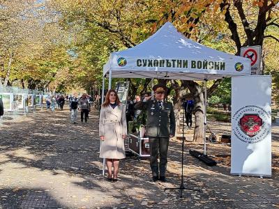 Фотоизложба под надслов  Сухопътни войски сме там, където има нужда от нас!  подредиха до Община Стара Загора